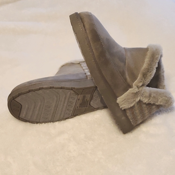 Maurices Gray Slipper Boots Faux Fur Lining Pull On Cozy - Picture 8 of 14